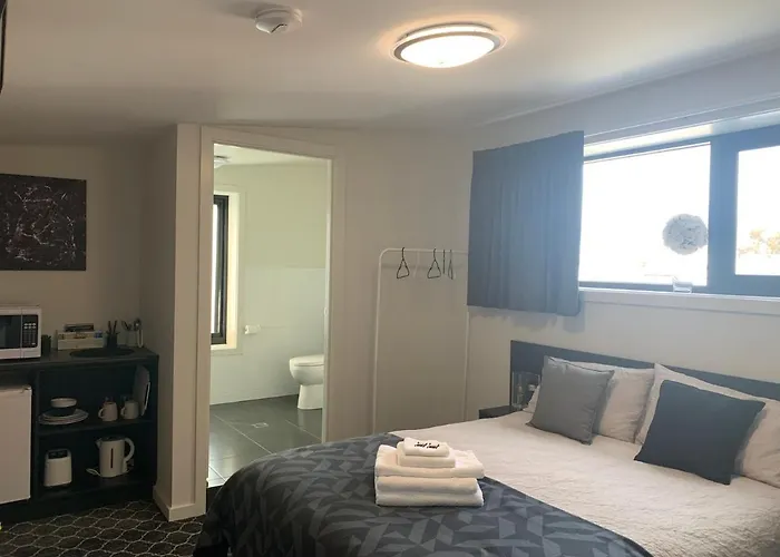 Queens Arms Hotel