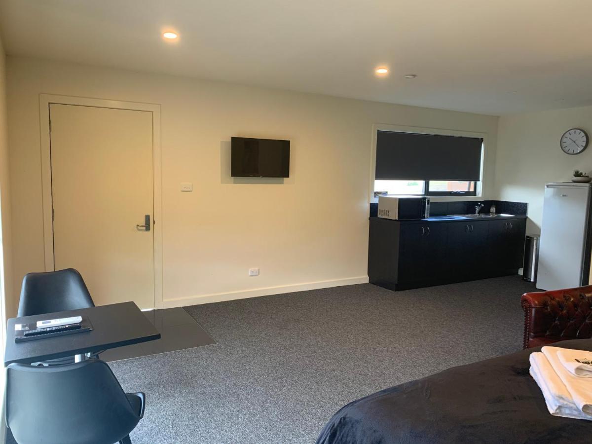 Queens Arms Hotel 4*