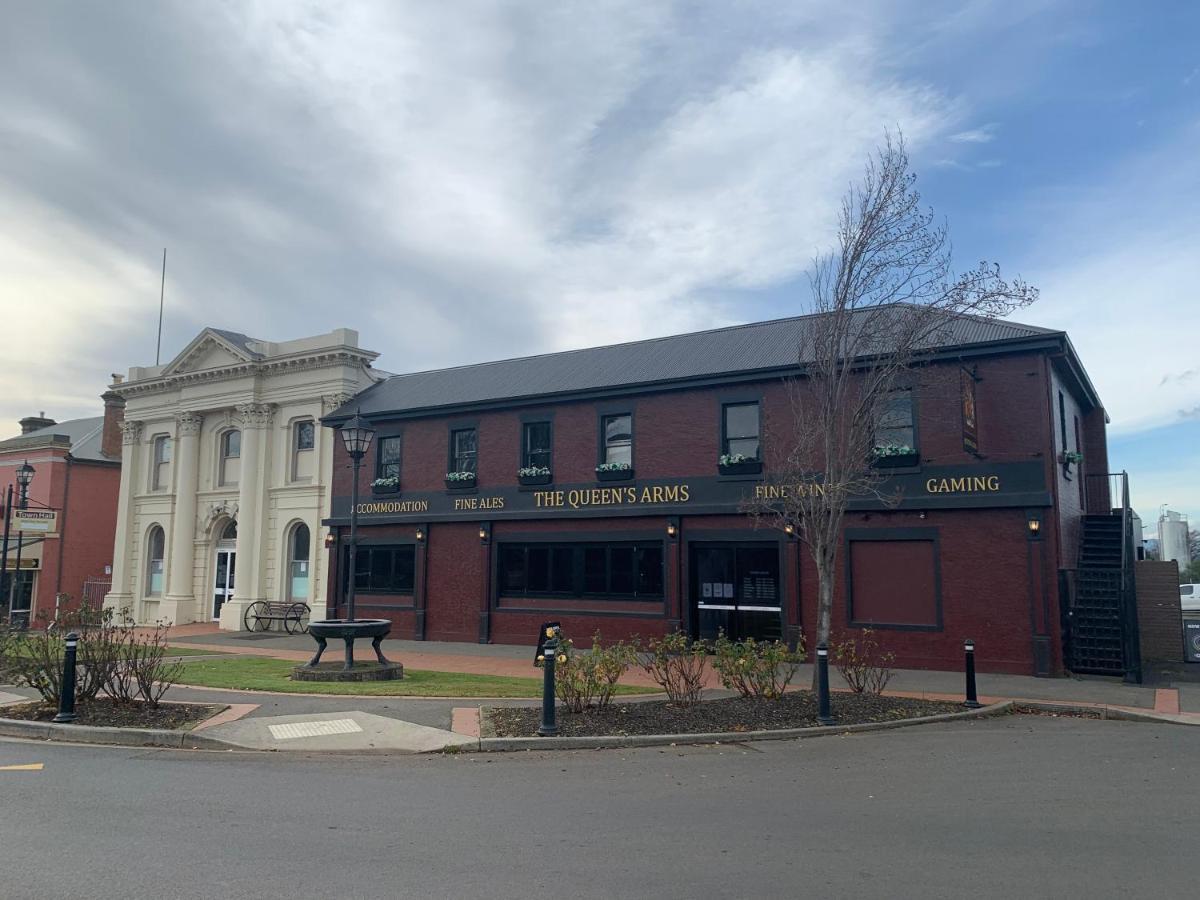 Queens Arms 4*